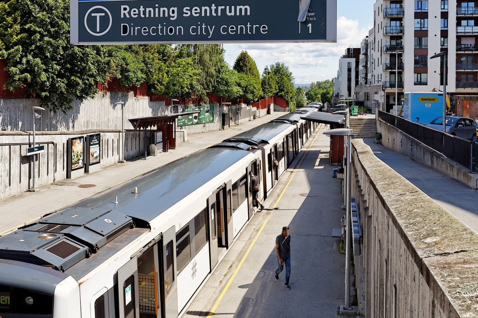 Kort vei til T-banen på Røa Galleribilde