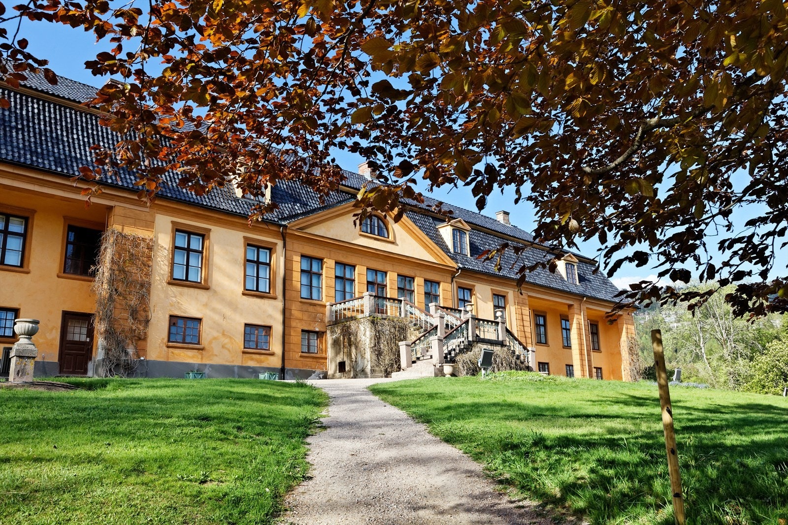 I området er det flotte tur- og rekreasjonsmuligheter. Hva med en hyggelig søndagstur med hele familien til Bogstad gård? Galleribilde