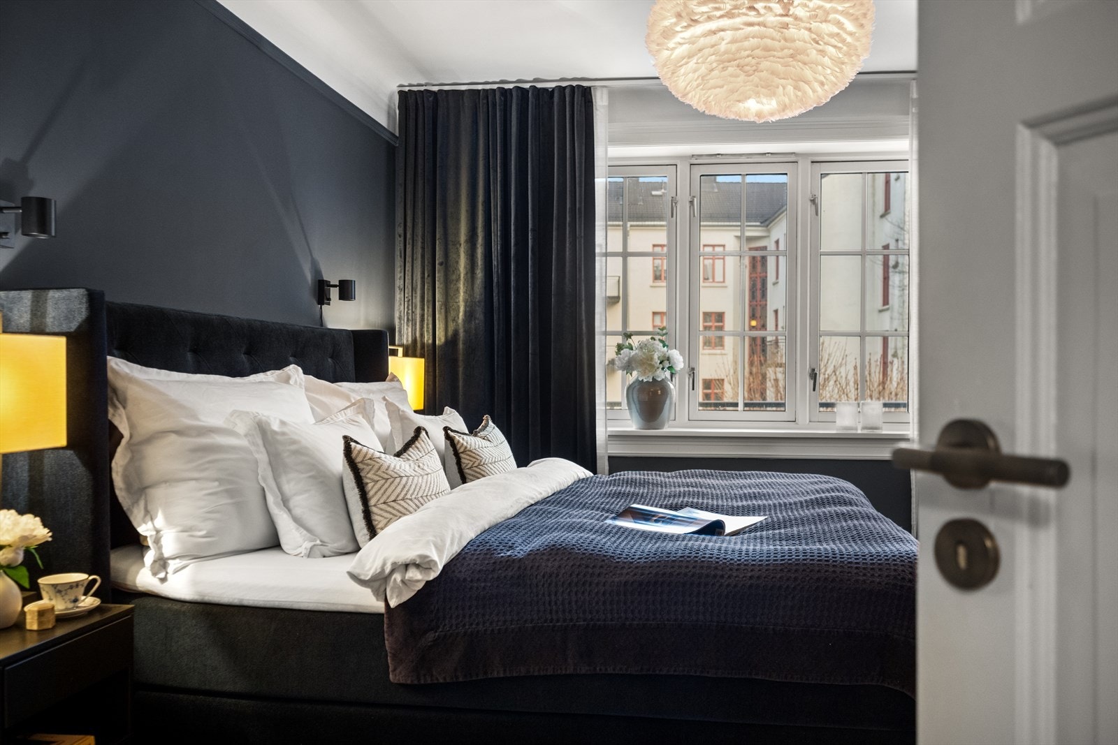 Leiligheten har to gode soverom, begge vendt mot sameiets rolige og grønne bakgård. Galleribilde