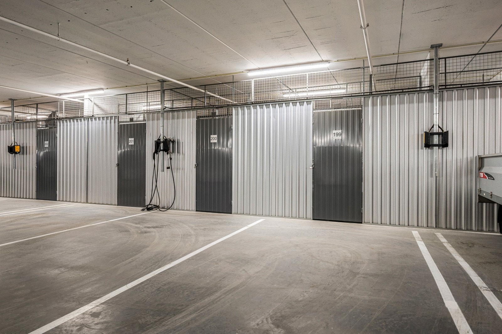 Leiligheten disponerer garasjeplass med lade for el-bil og bod i garasjeanlegg fra 2023. Galleribilde