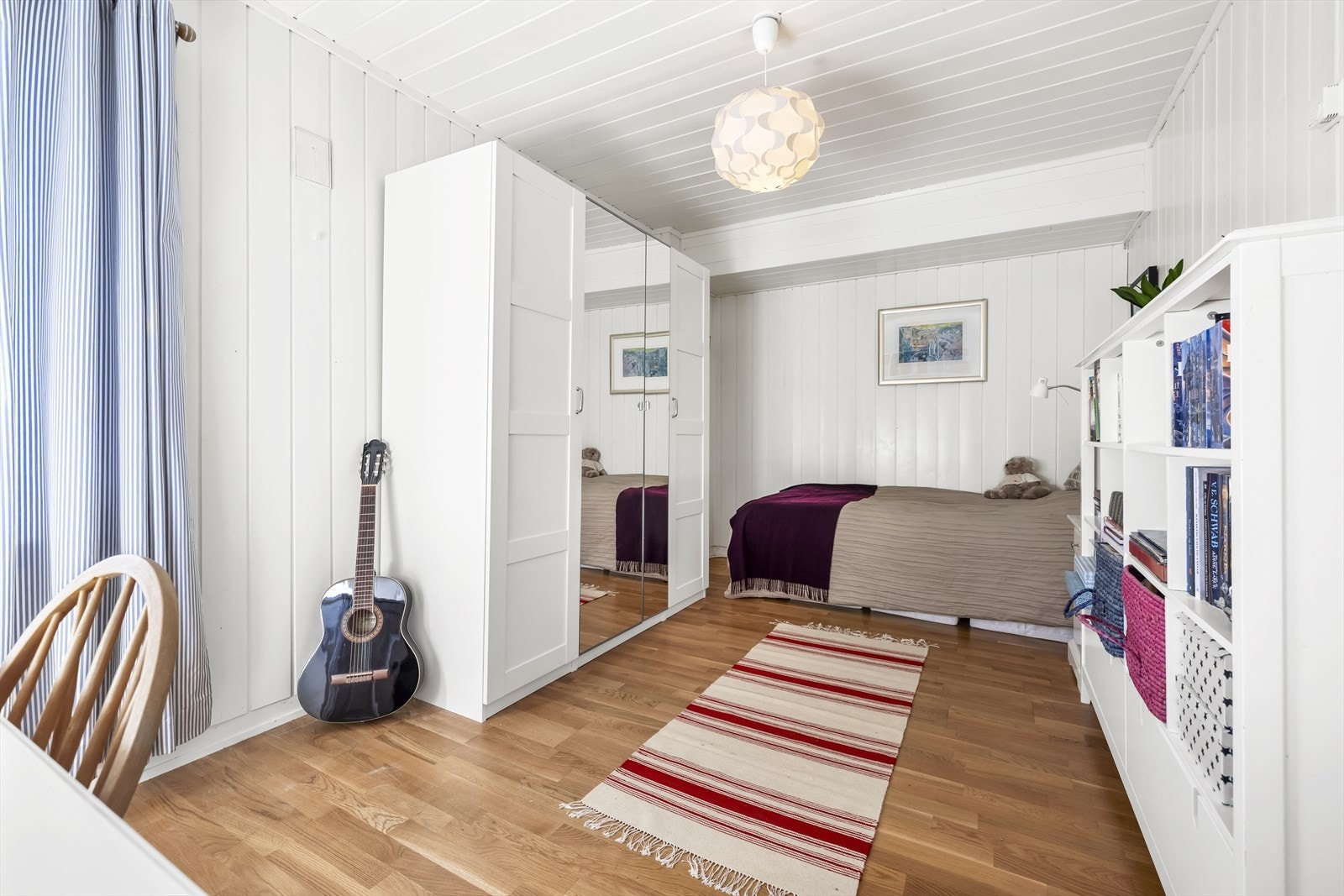 Boligen har tre, fine soverom av god størrelse i underetasje. Galleribilde