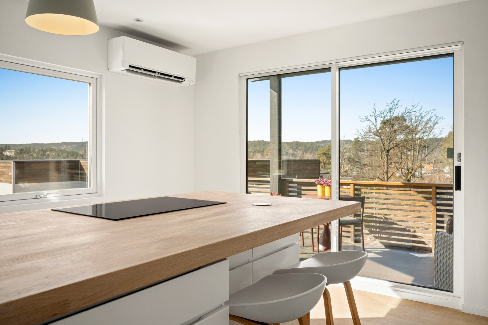 Skyvebalkongdør med utgang til uteplassen. Galleribilde