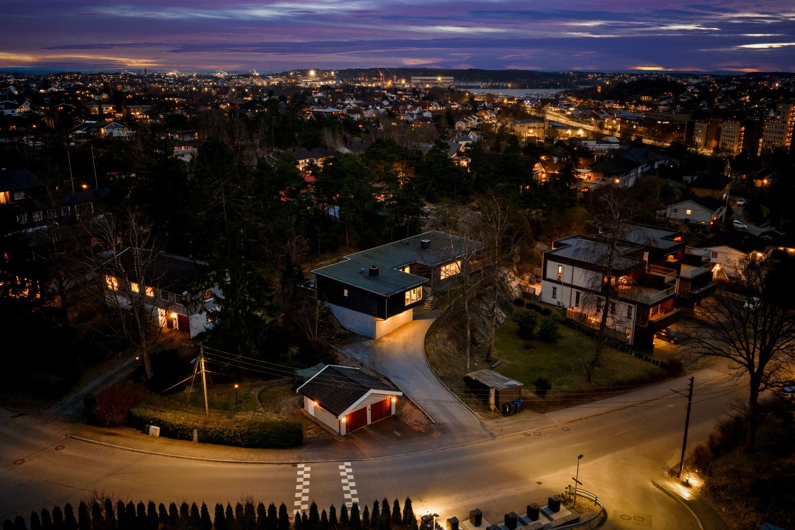 Området byr på et bredt spekter av fritidsaktiviteter, fra idrettshall og svømmehall til kino og bibliotek. Galleribilde