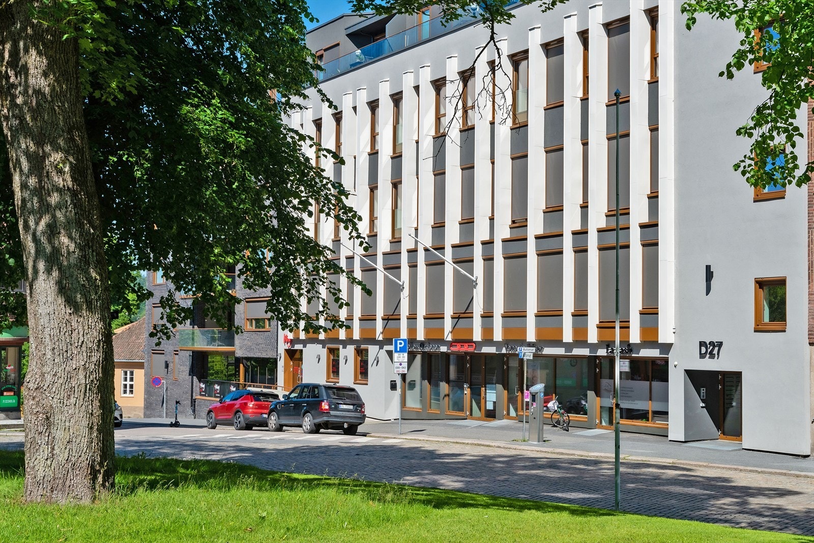 Bygget er oppført med vedlikeholdsfrie utvendige fasader. Alt av bymessige fasiliteter er lett tilgjengelig innenfor få minutter til fots eller med sykkel. Galleribilde