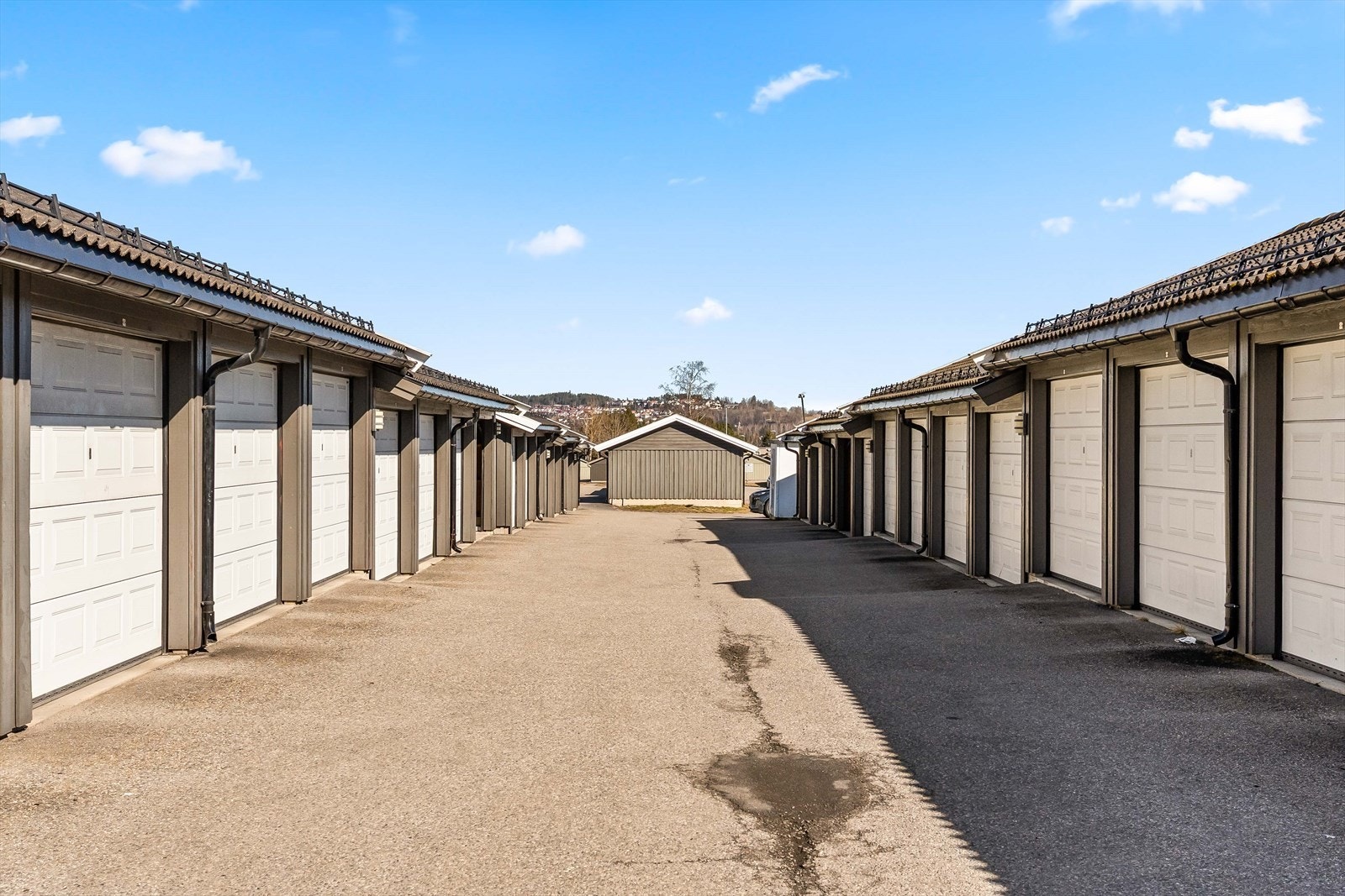 Boligen disponerer en garasje i felles garasjerekke. Galleribilde