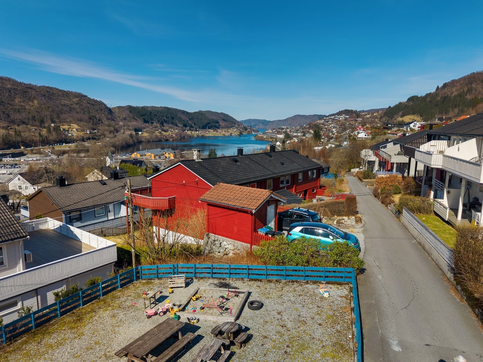 For den turglade er det flere gode turmuligheter i nærområdet med bl.a. Ådnanipa, Arnanipa og Reppadalen. Galleribilde
