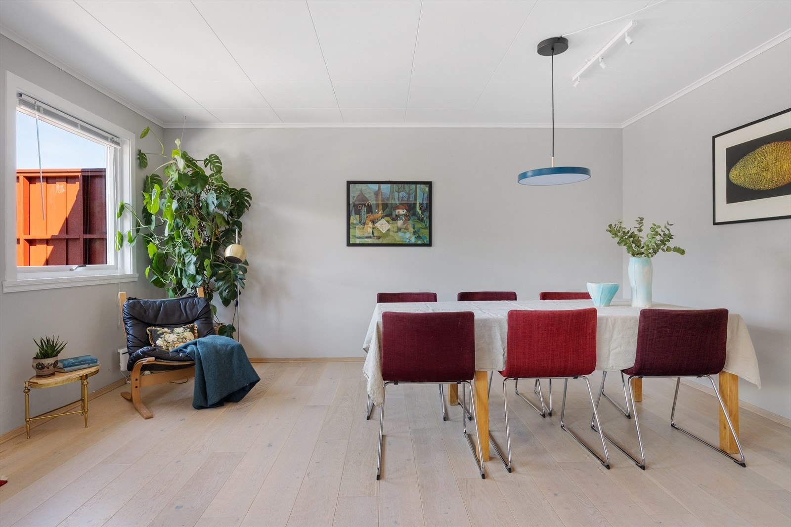 God plass til spisegruppe. Galleribilde
