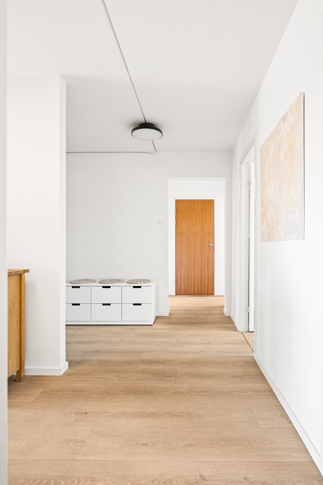 Alle soverommene har adkomst fra den praktiske mellomgangen i leiligheten. Galleribilde