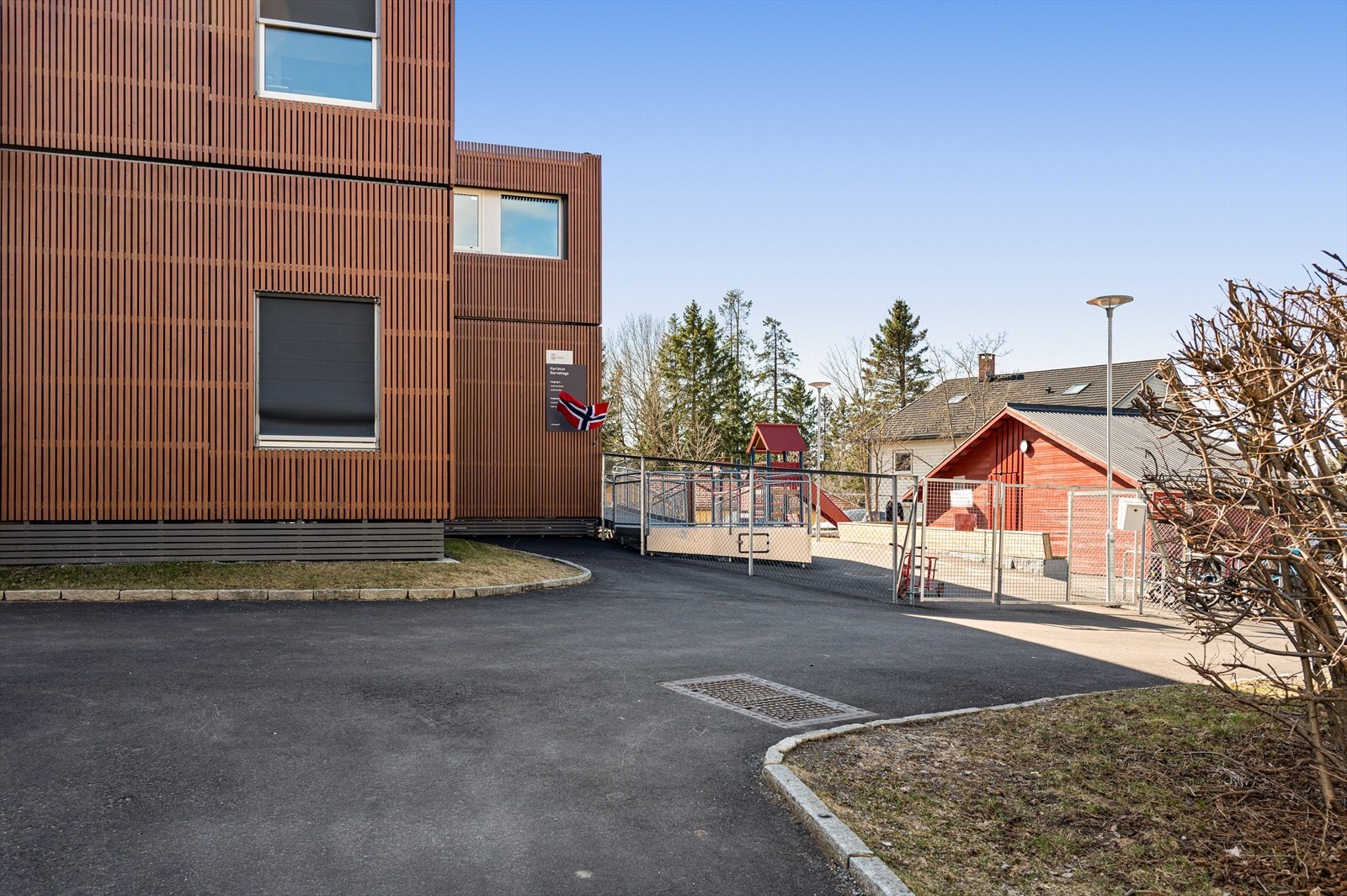 Det er gangavstand til flere barnehager og skoler i nærområdet. Galleribilde