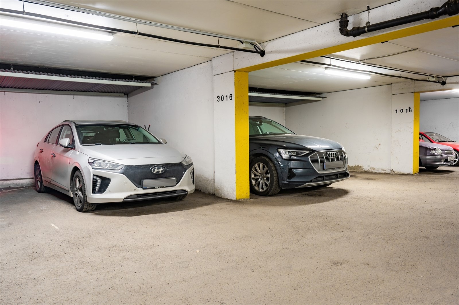 Med leiligheten medfølger en garasjeplass i felles garasjeanlegg. Galleribilde