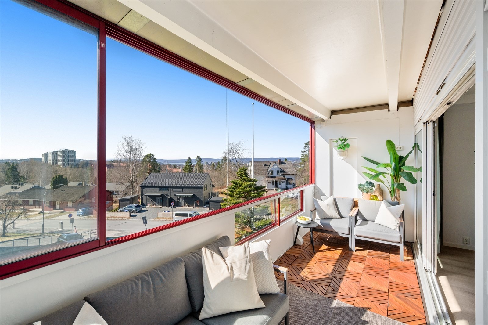 Leiligheten har en fantastisk innglasset balkong på ca. 11 kvm. Galleribilde