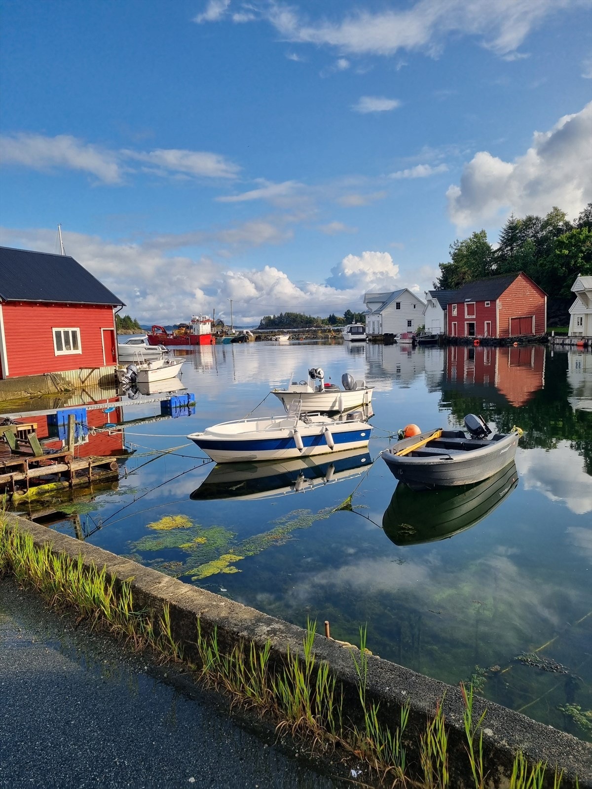 Tilhørende båtplass kun få minutter fra hytten Galleribilde