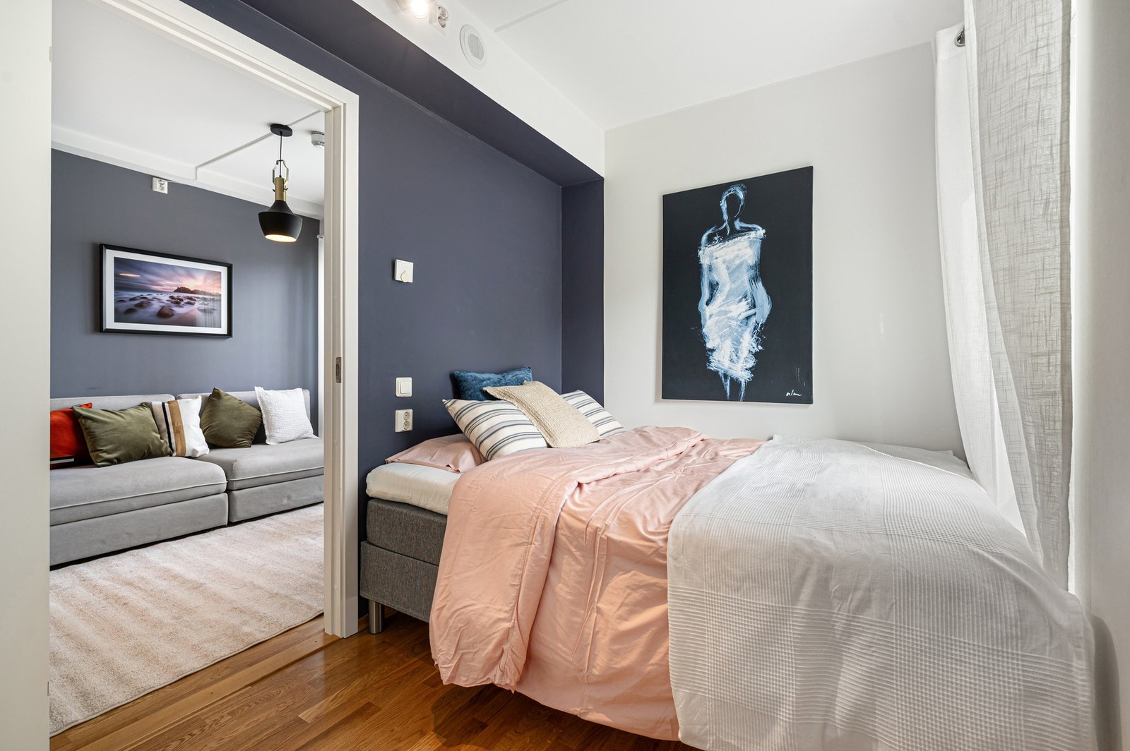 Romslig soverom på nesten 8 m². Galleribilde
