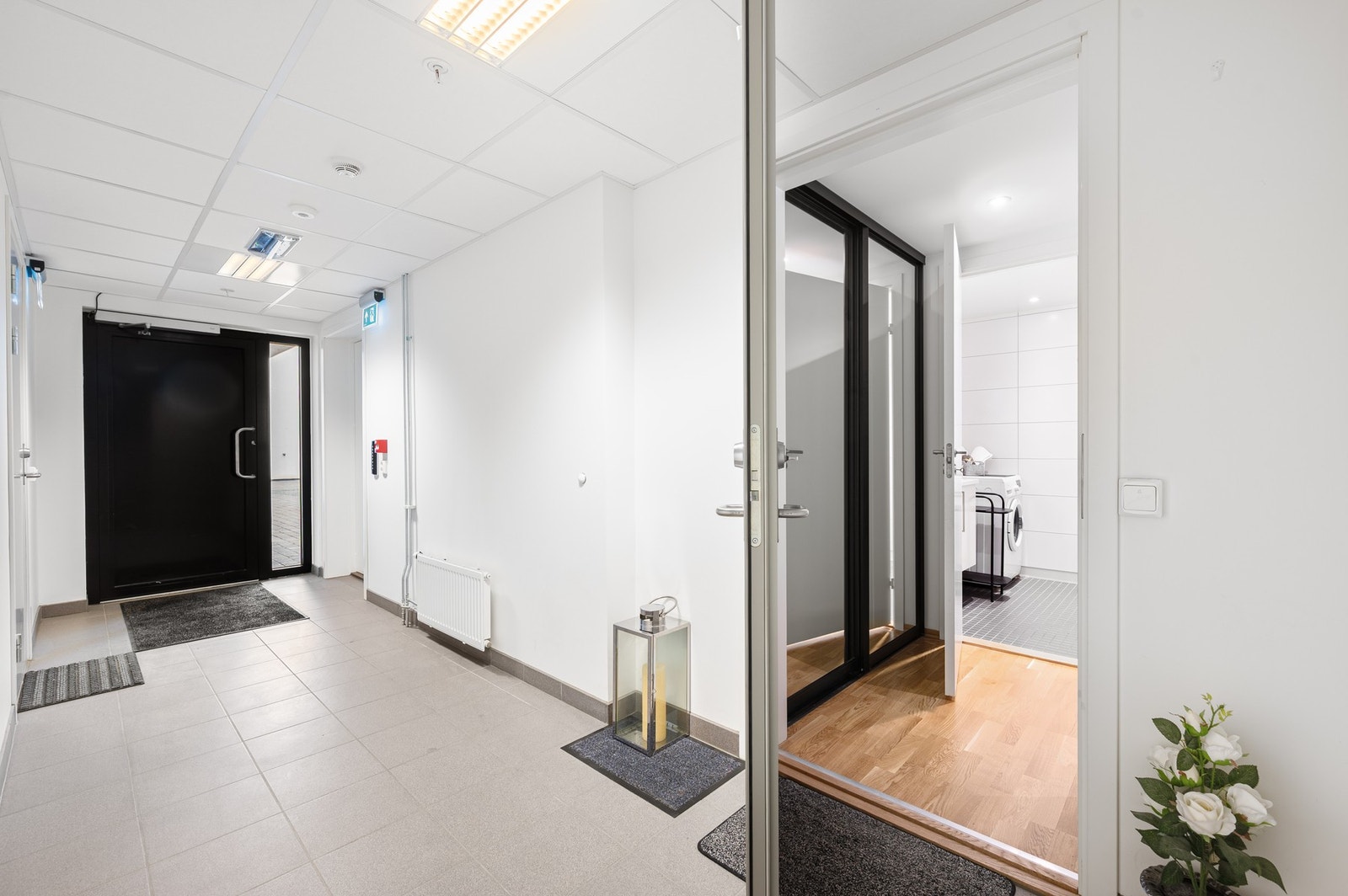 Stort pluss er at inngang på denne siden, kun benytter av tre leiligheter. Med andre ord, her er det lite trafikk inn og ut. Galleribilde