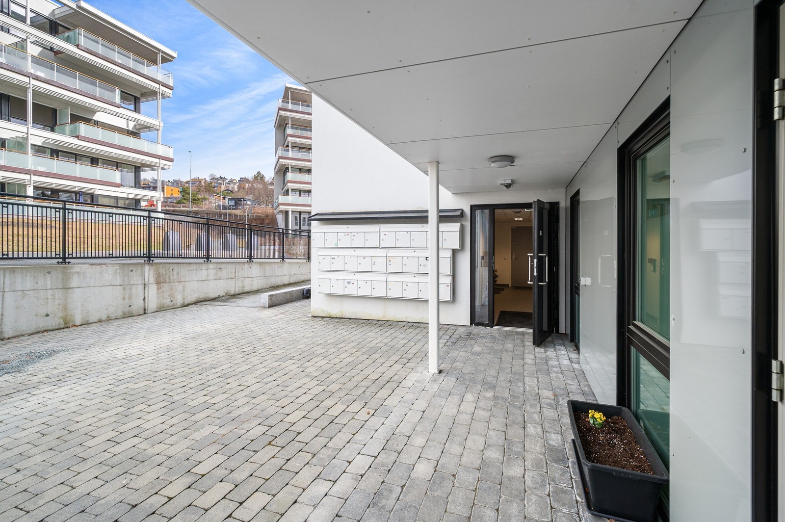 Leiligheten har energiklasse lys grønn B. Dette understreker at det er en energieffektiv bolig som holder godt på varmen. Galleribilde