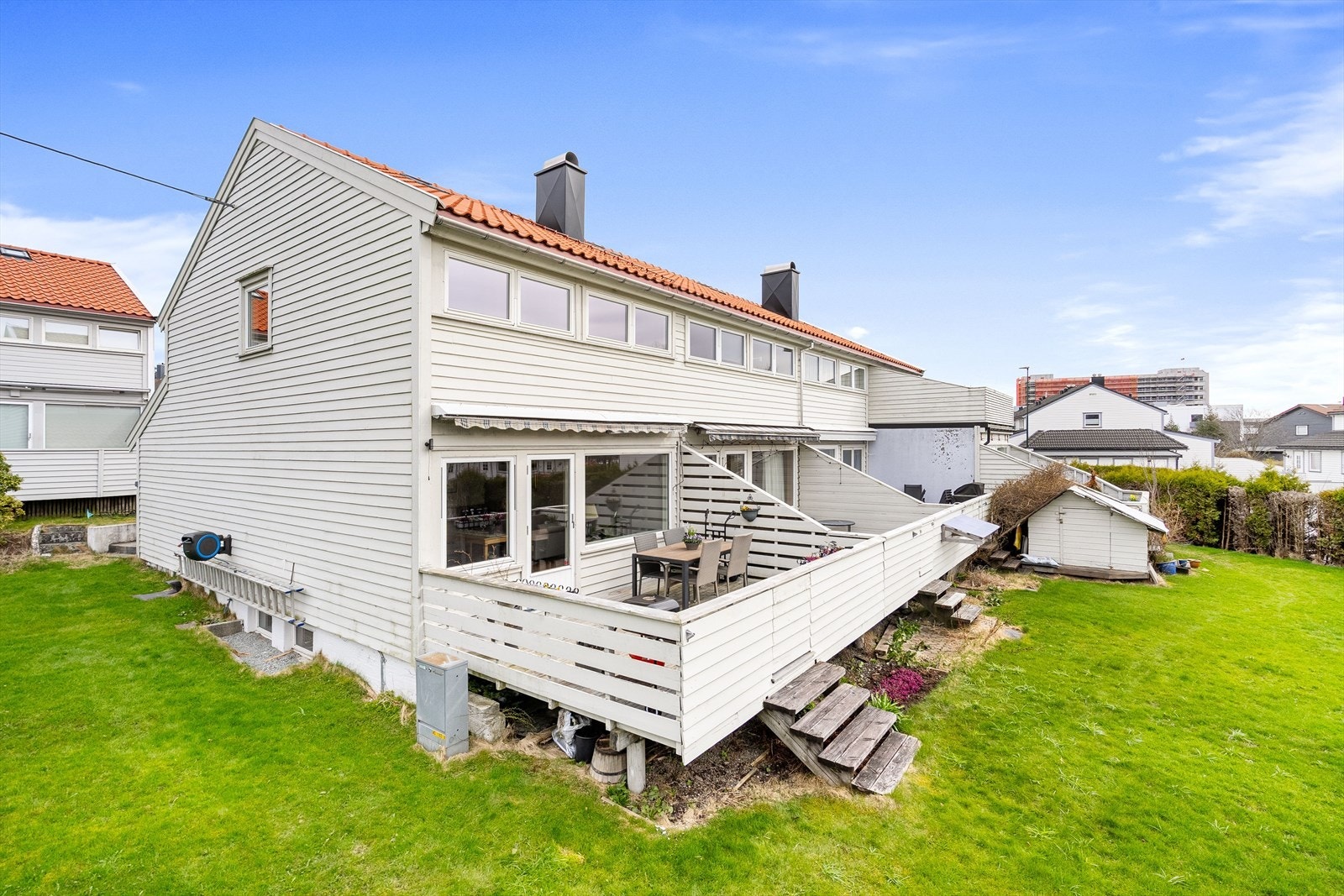 Her vil du bo i et rolig og familievennlig område på Våland, kort vei unna alt du trenger i hverdagen. Galleribilde