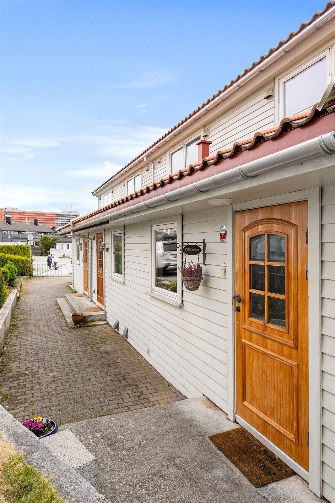 Biloppstillingsplass på felles tomt. Galleribilde