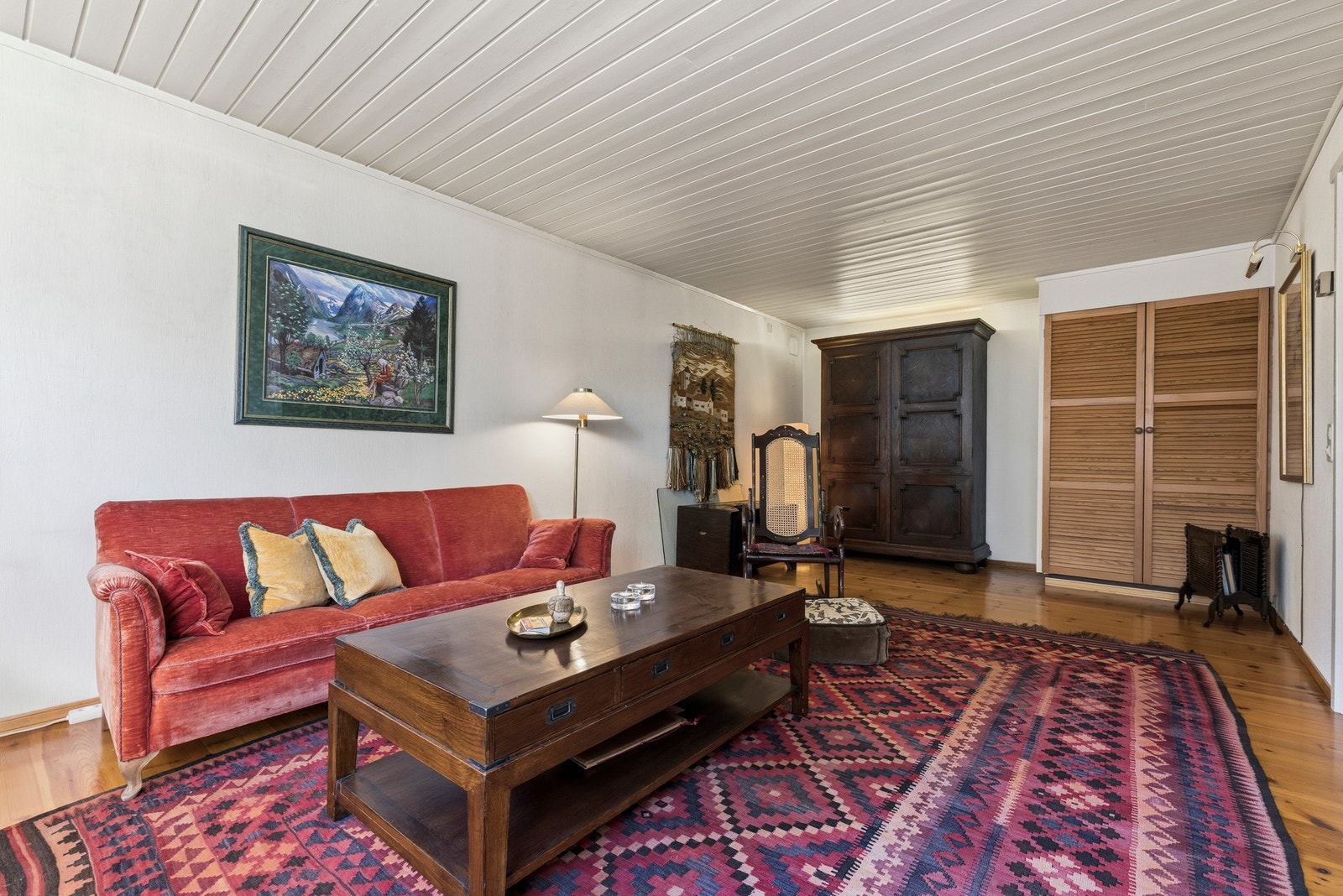 Kjellerstuen måler 3,5 x 6,8 meter og har god plass. Galleribilde