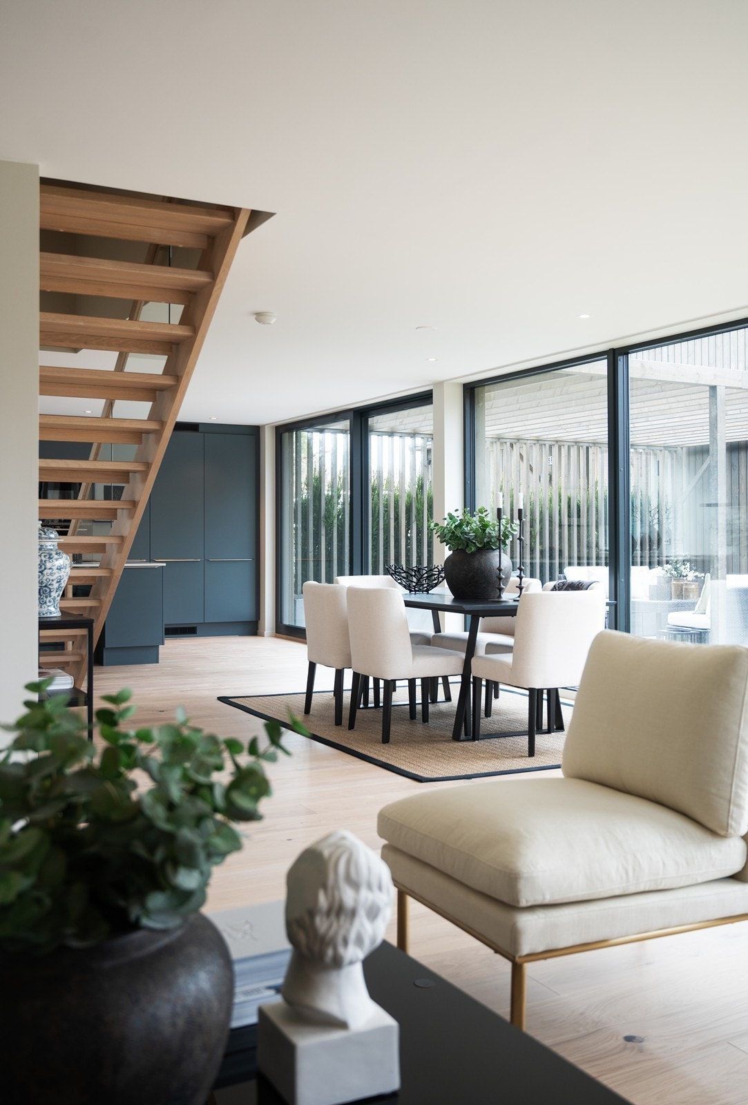 Boligen har vannbåren gulvvarme i alle etasjer med unntak av loft hvor det er panelovner Galleribilde