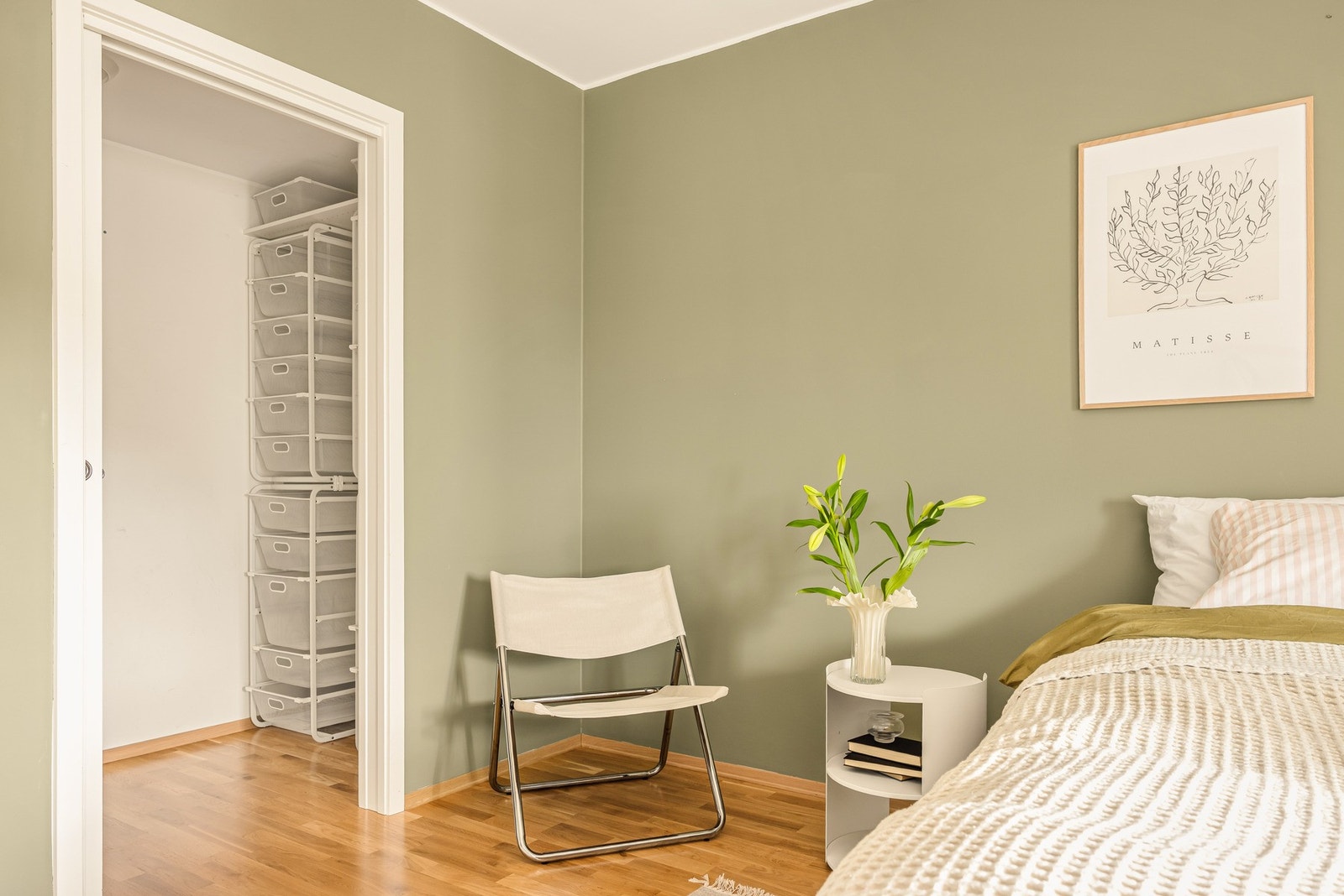 Egen walk-in closet på soverommet, så her får du god plass til hele garderoben! Galleribilde