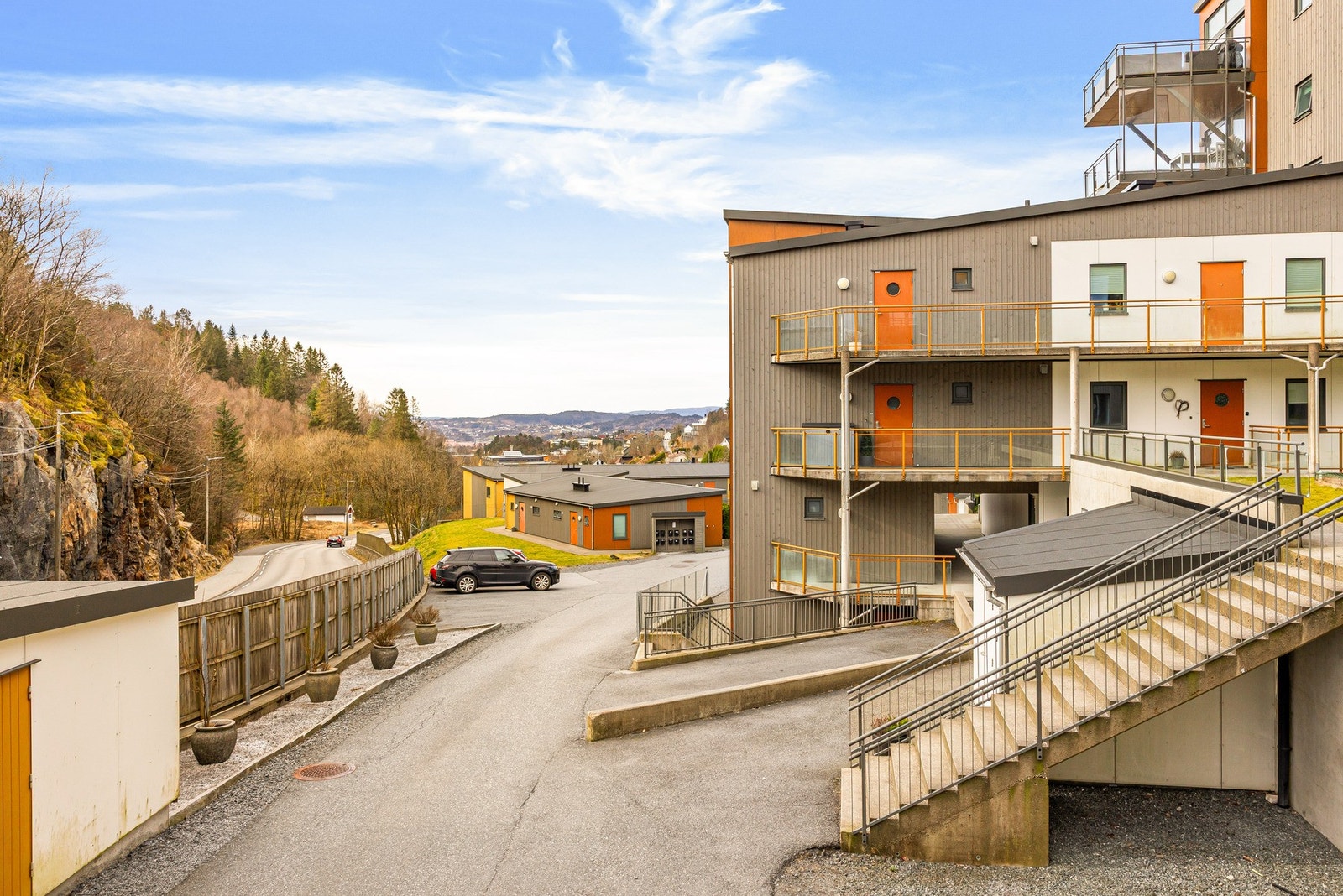 Byggene har også en egen gjesteparkering. Her vil du virkelig trives! Galleribilde