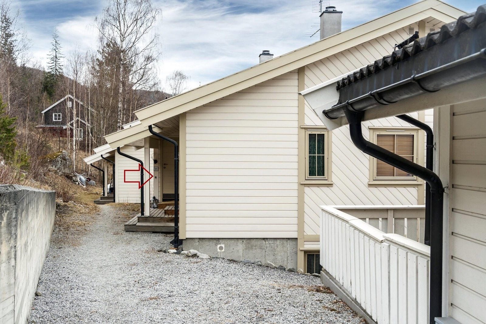 Leiligheten ligger i byggets 2. etasje og har en praktisk adkomst på bakkeplan. Galleribilde