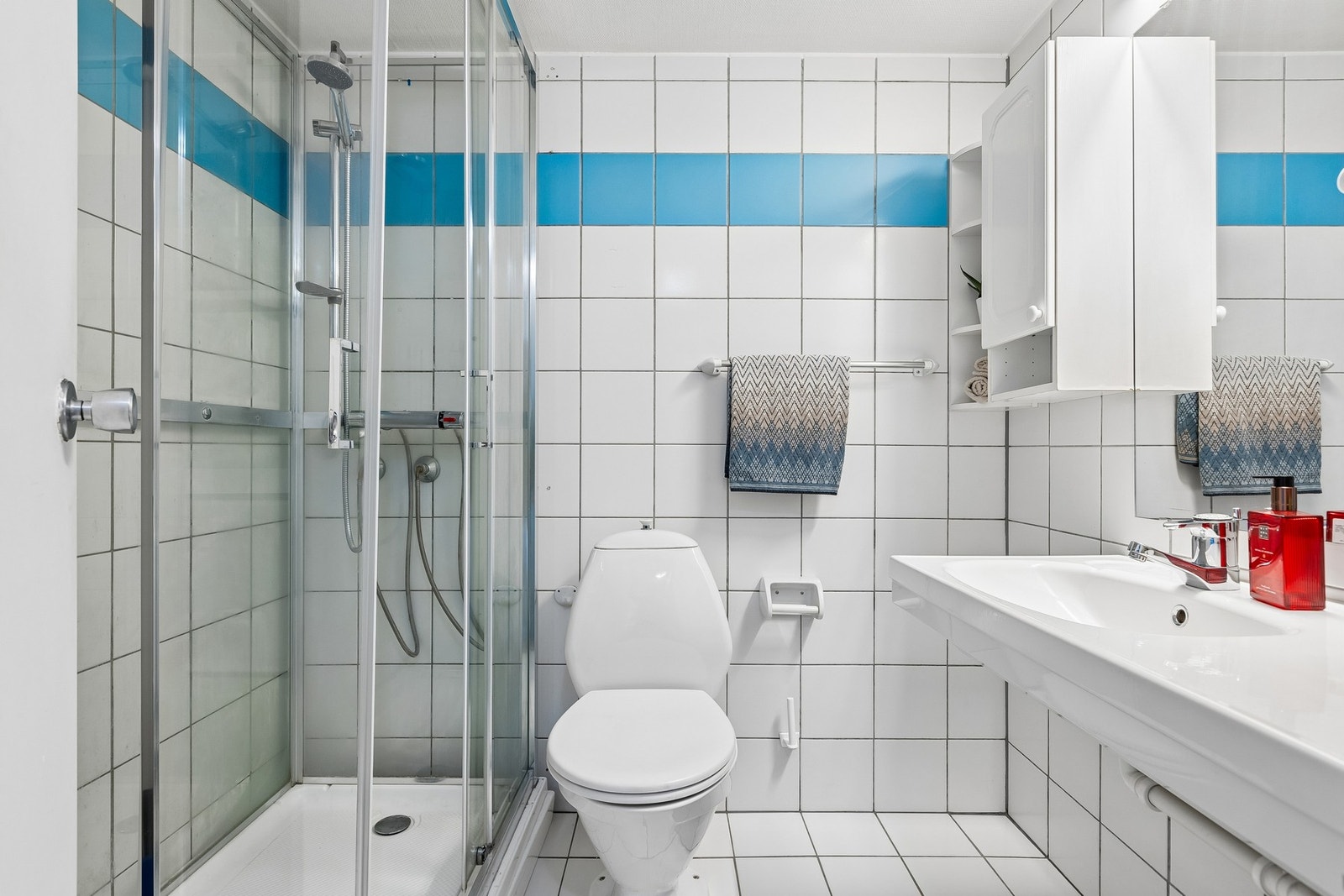 Pent flislagt bad på 3,2m² med alt en trenger. Galleribilde