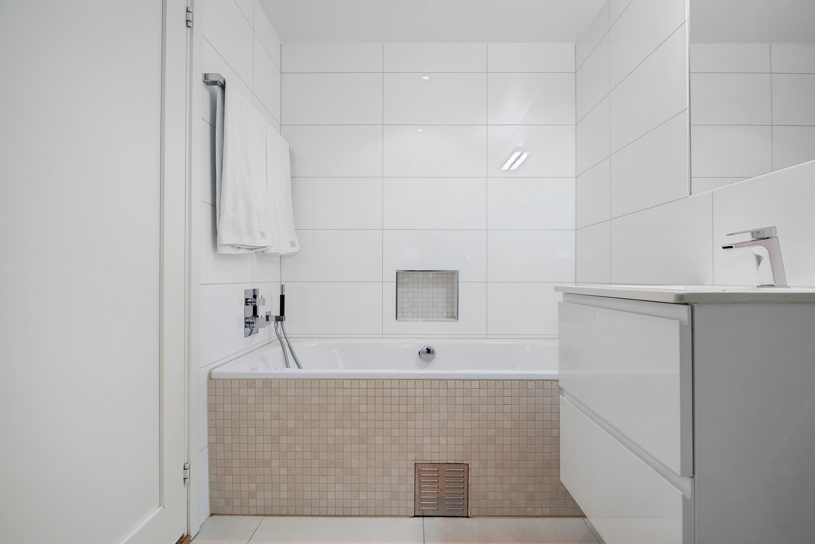 Badekar på baderom 2. Galleribilde