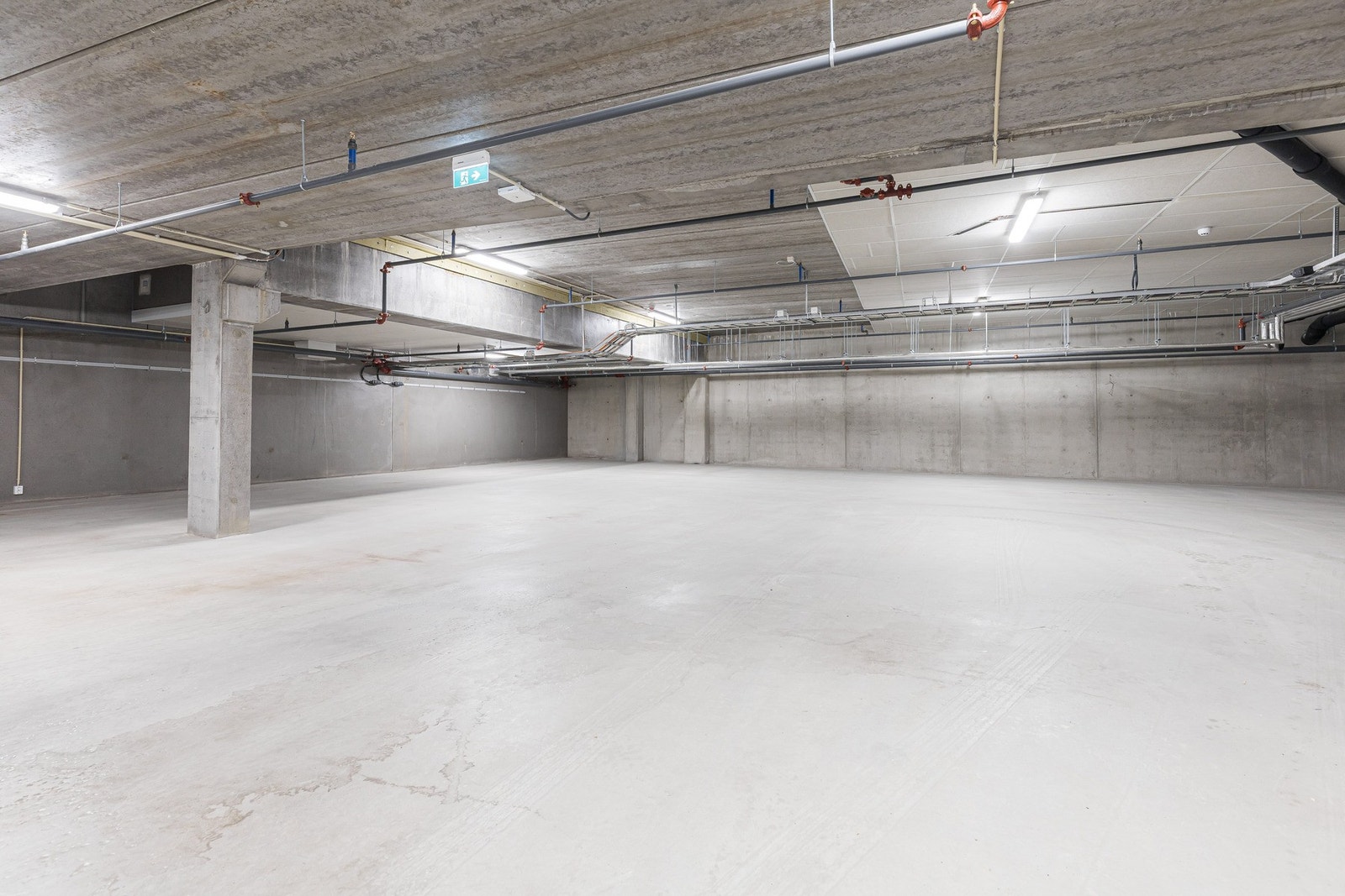 Her blir det satt opp garasje med gode parkeringsmuligheter Galleribilde
