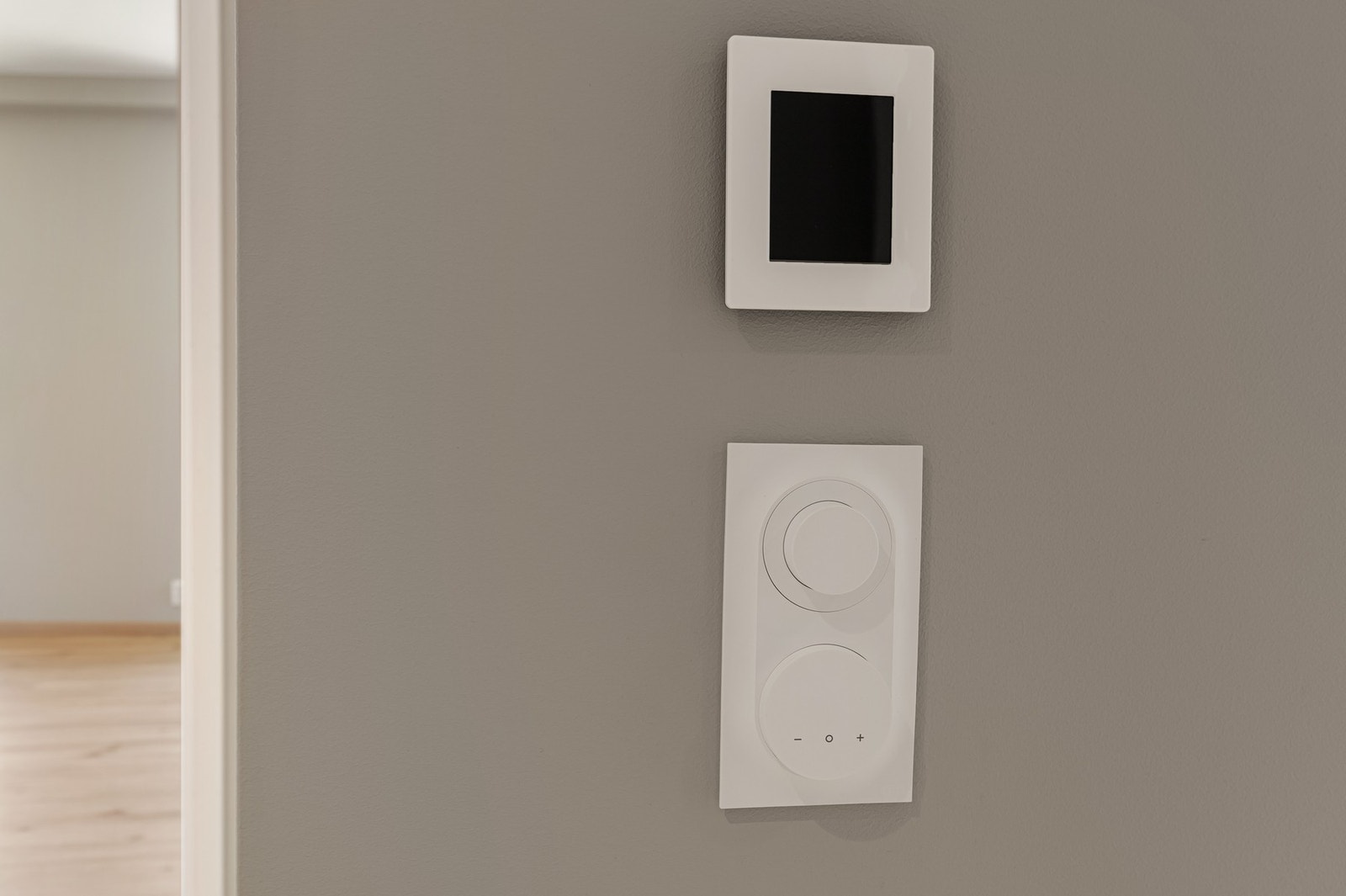 Lys med dimmer og varmekabler i gulv Galleribilde