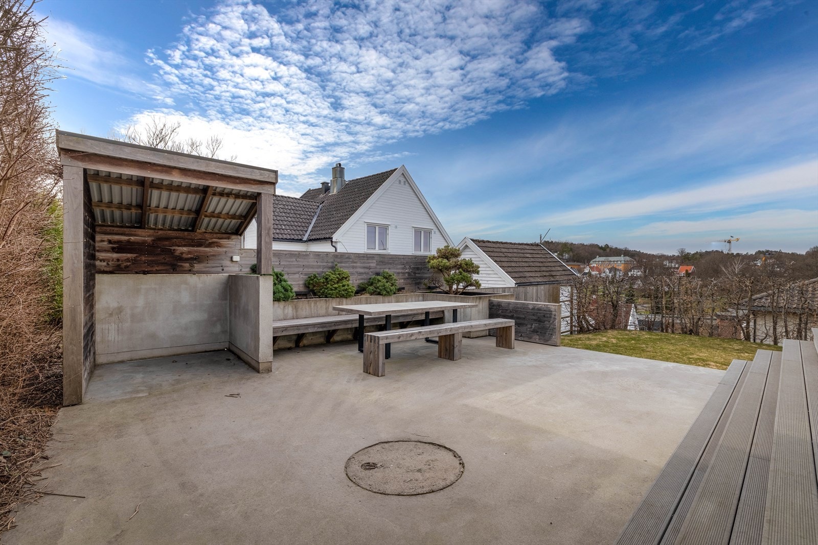 Her er god plass til grill, sittegrupper og beplantning Galleribilde