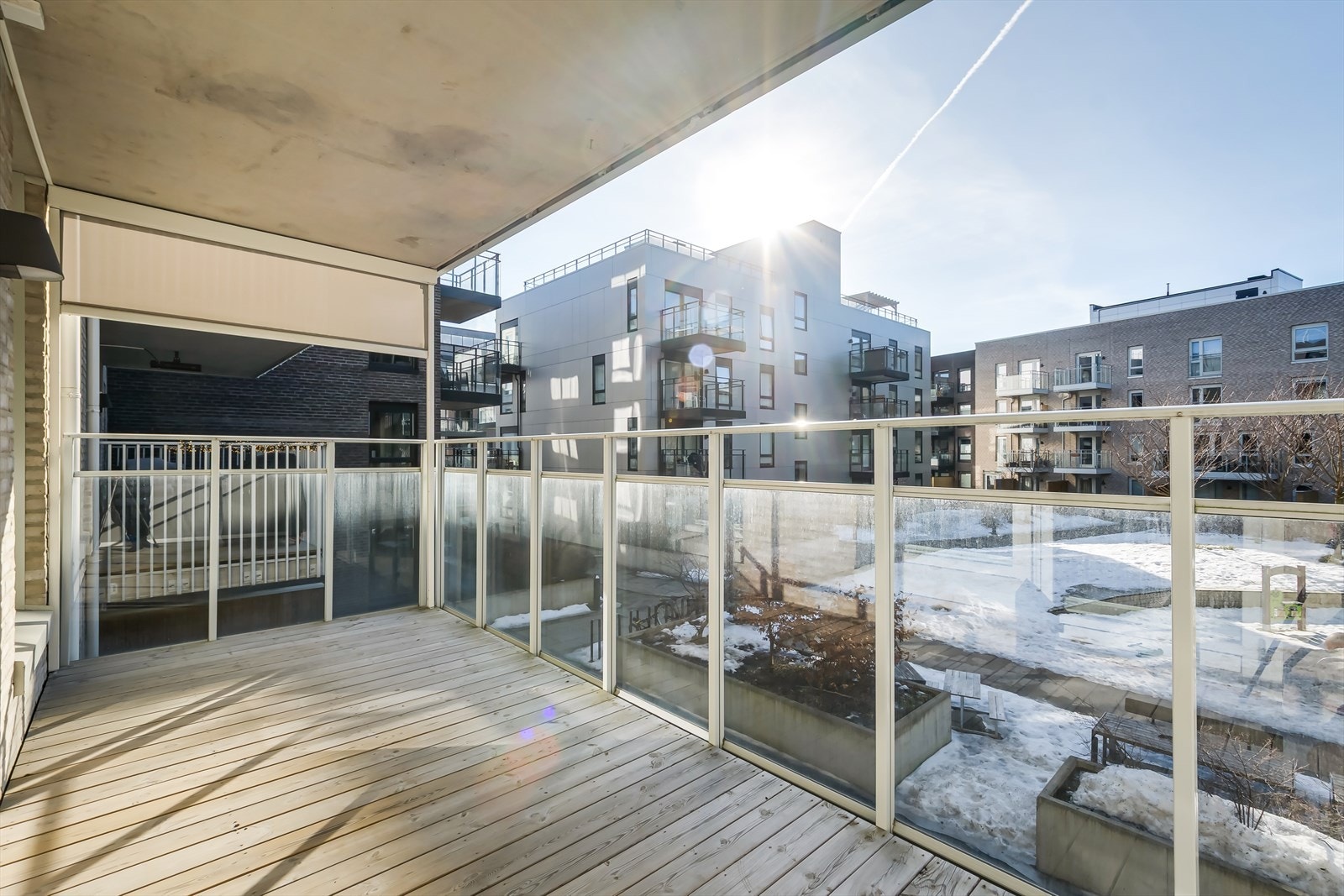 En lys og moderne 3-roms leilighet med heisadkomst, balkong og garasjeplass. Galleribilde