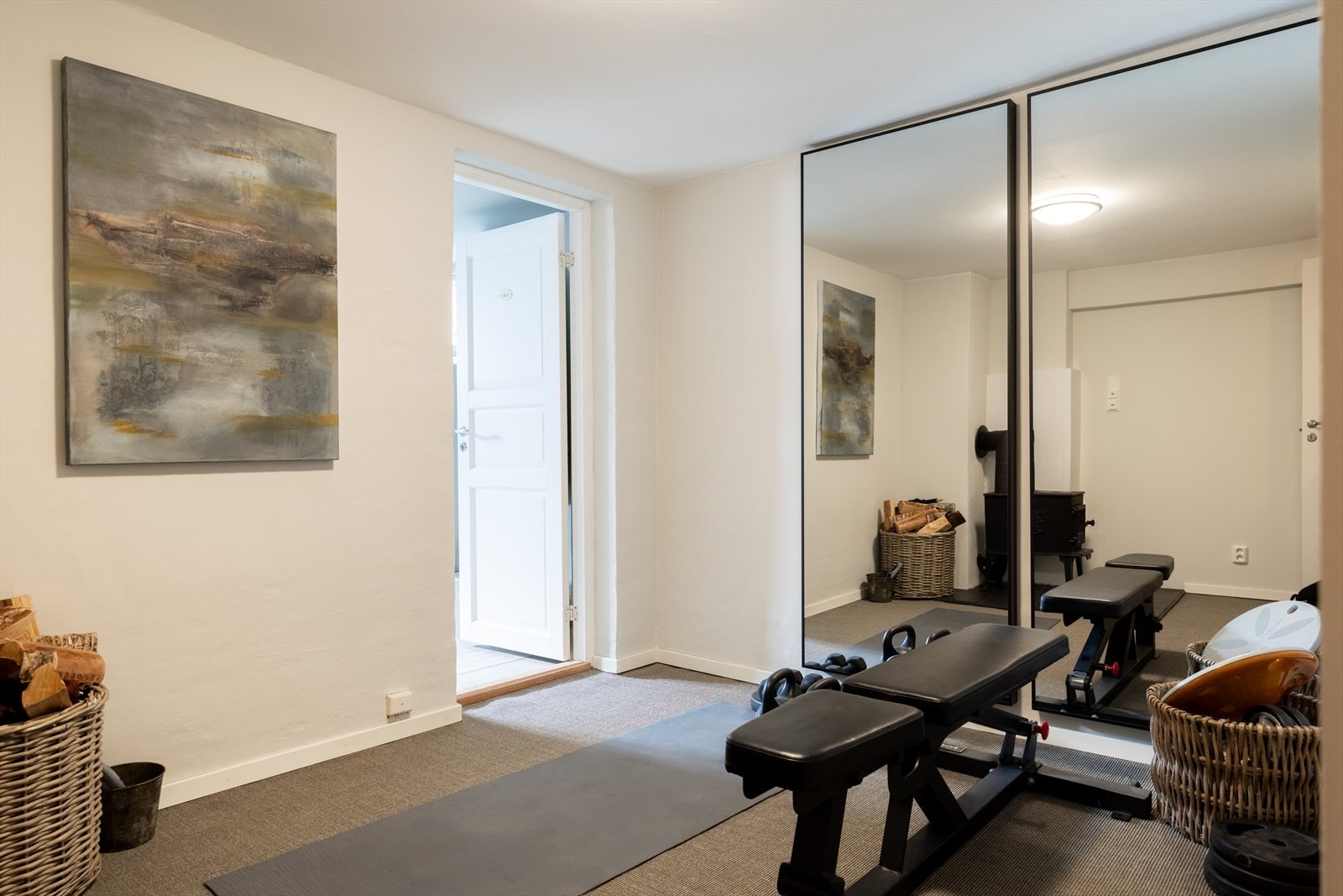 I kjelleren er det innredet med treningsrom. Galleribilde