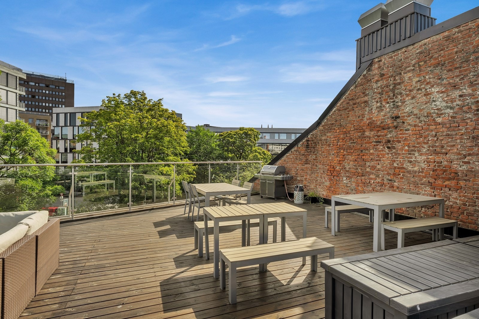 Stor og skjermet takterrasse med gode solforhold. Galleribilde