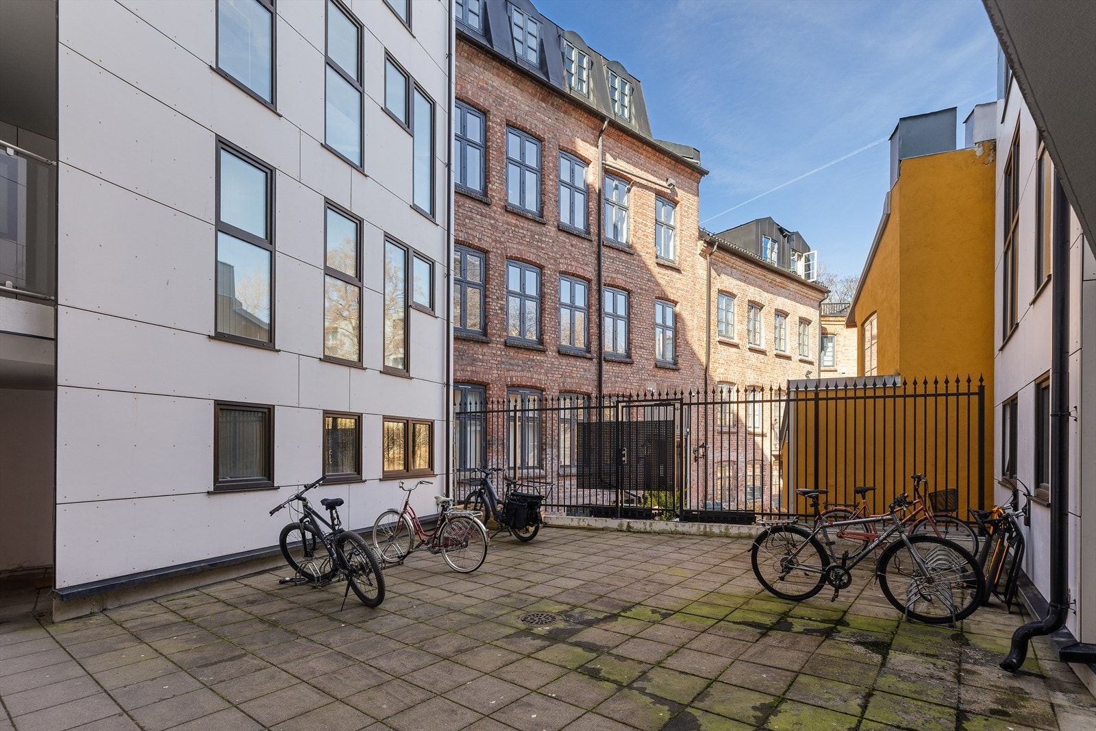 Inngangsparti og fasade. Galleribilde