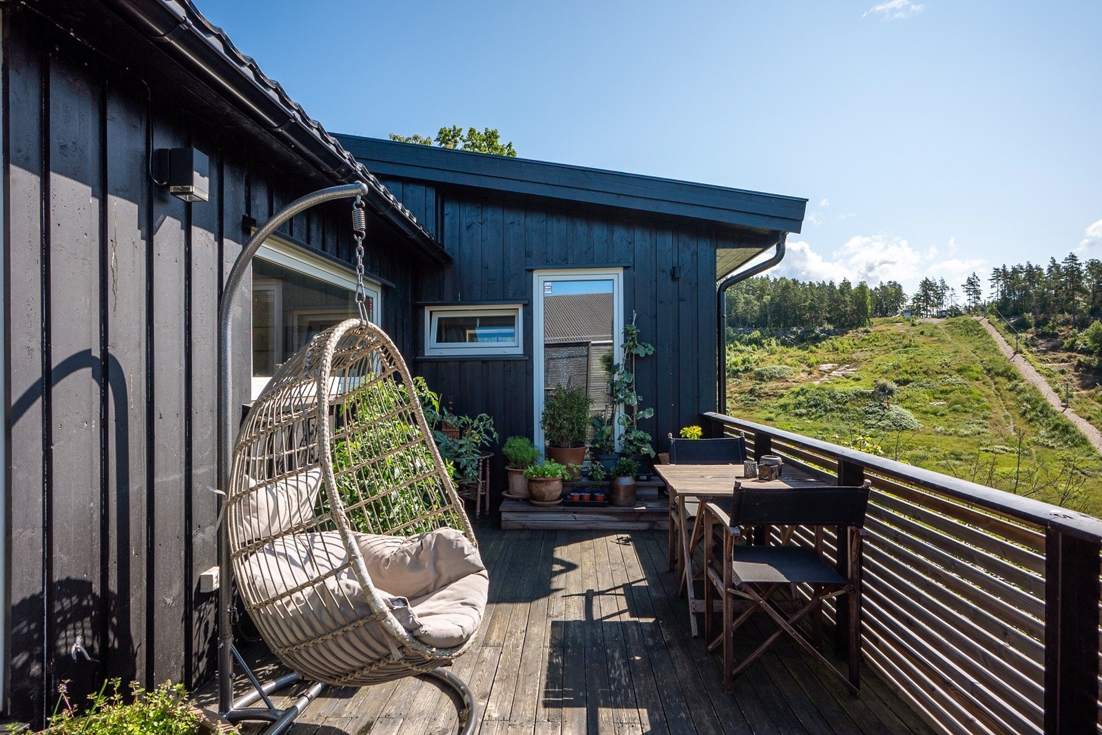 Fra uteplassen kan du nyte uforstyrret utsikt mot grønne omgivelser og Son slalåmbakke. Galleribilde