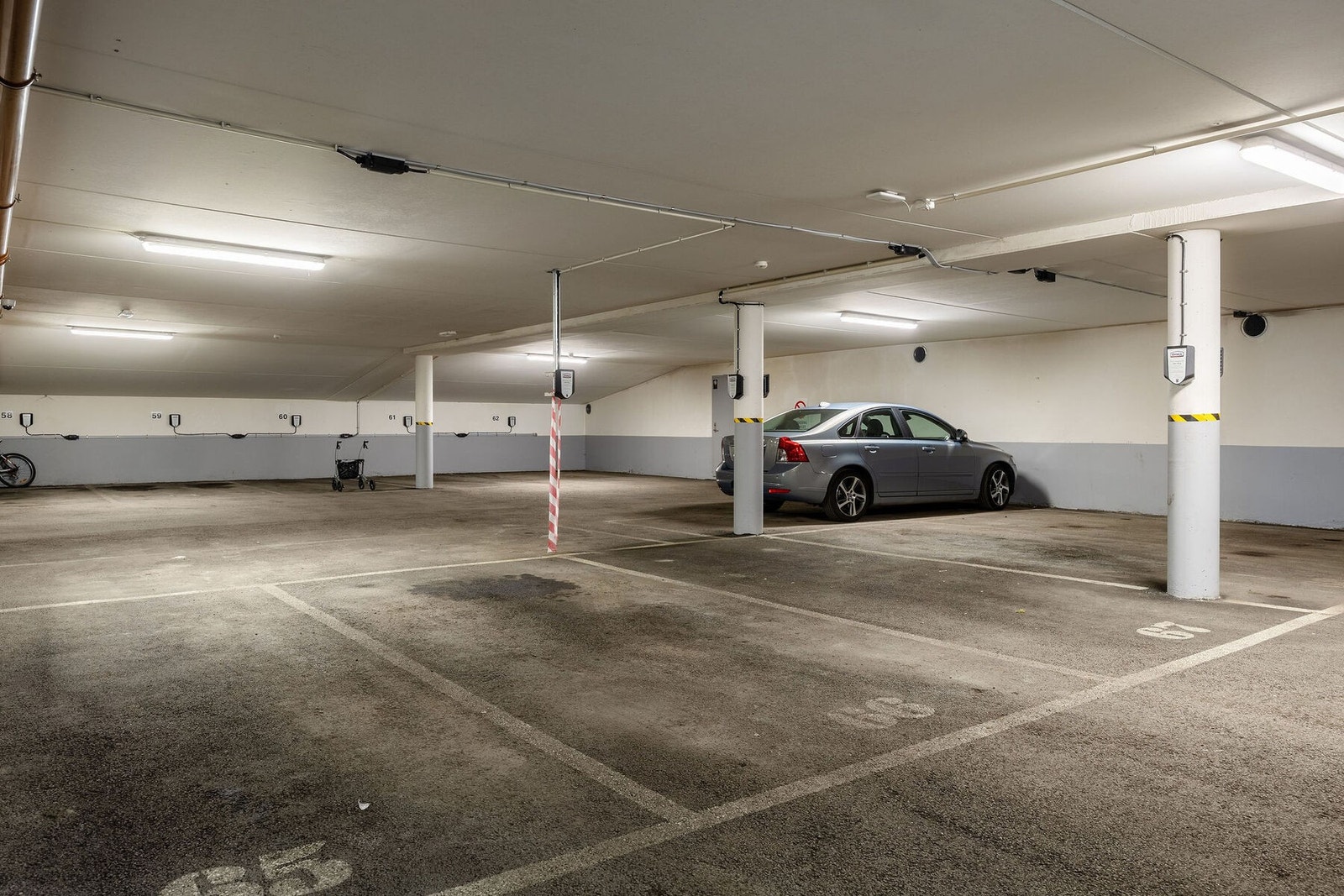 Leiligheten disponerer garasjeplass nr. 66 i felles garasjeanlegg. Galleribilde