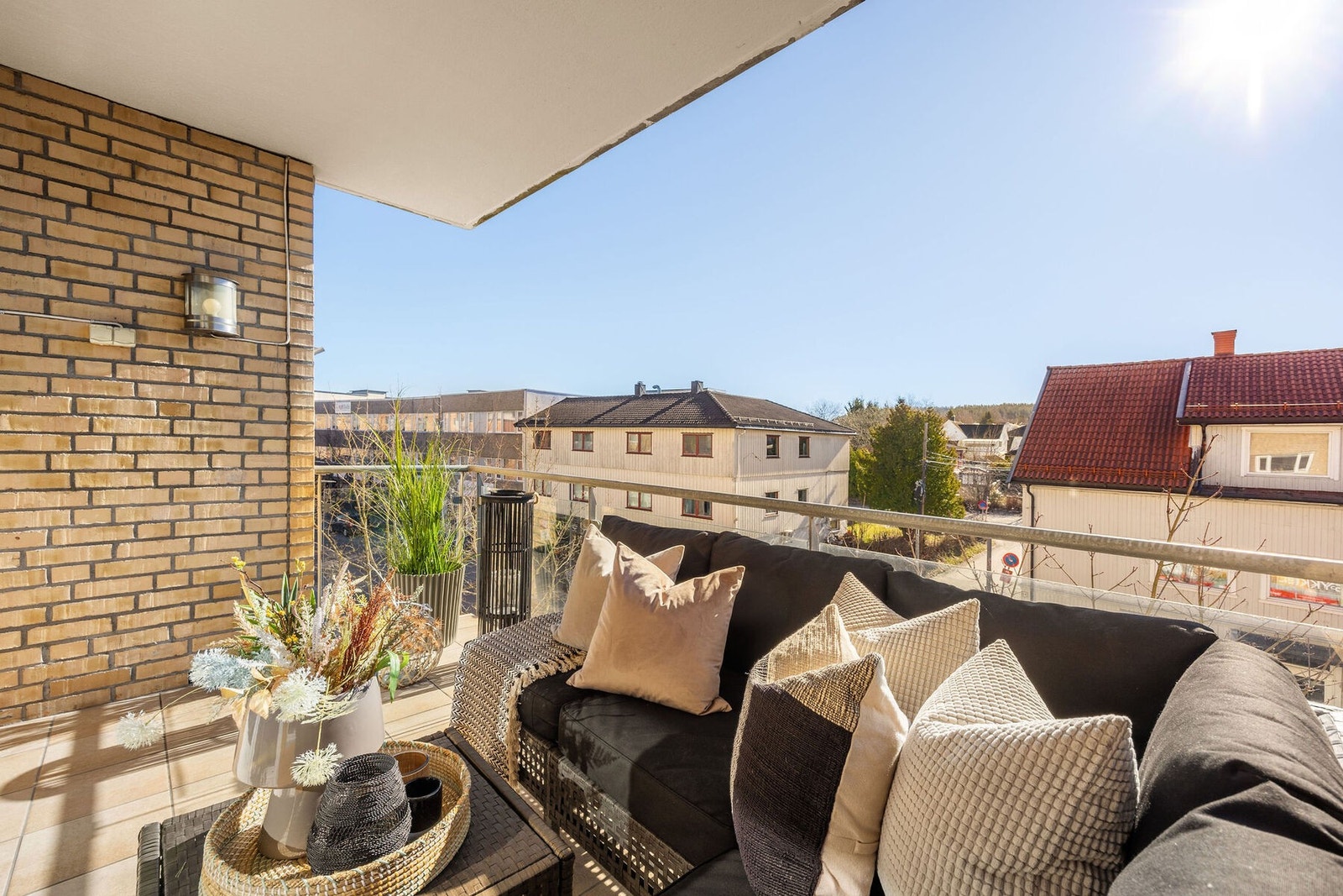 En lys og moderne 3-roms selveierleilighet med attraktiv beliggenhet midt i hjertet av Strømmen! Galleribilde