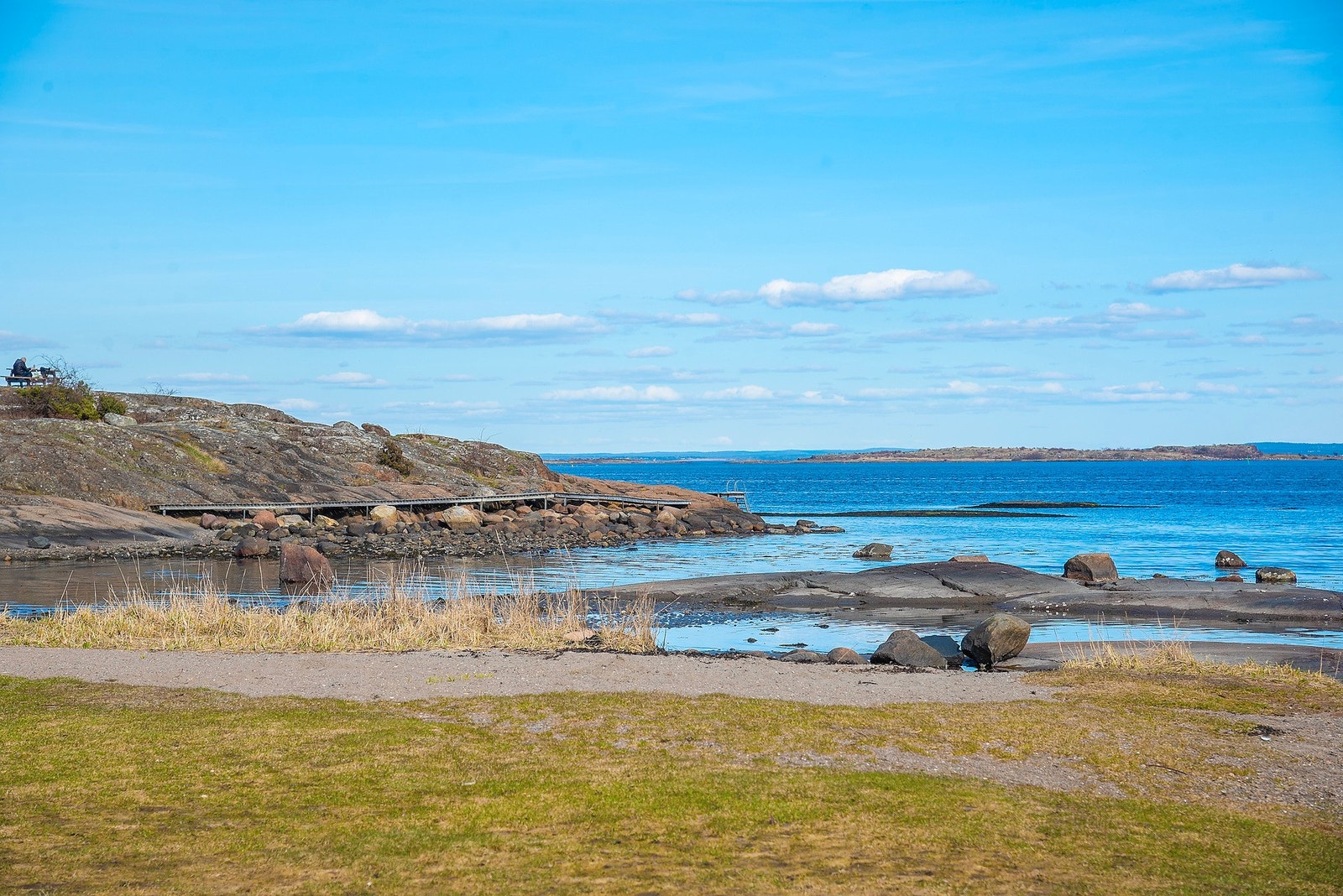 Kort vei til populære Fjærholmen badestrand. Galleribilde