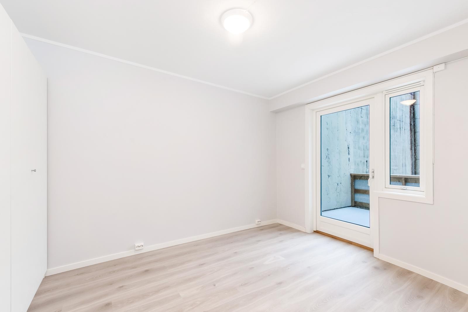 Soverom nr 2 med utgang til balkong Galleribilde
