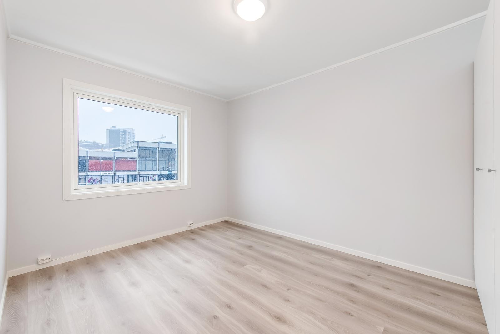 Soverom nr 1 med garderobeskap Galleribilde