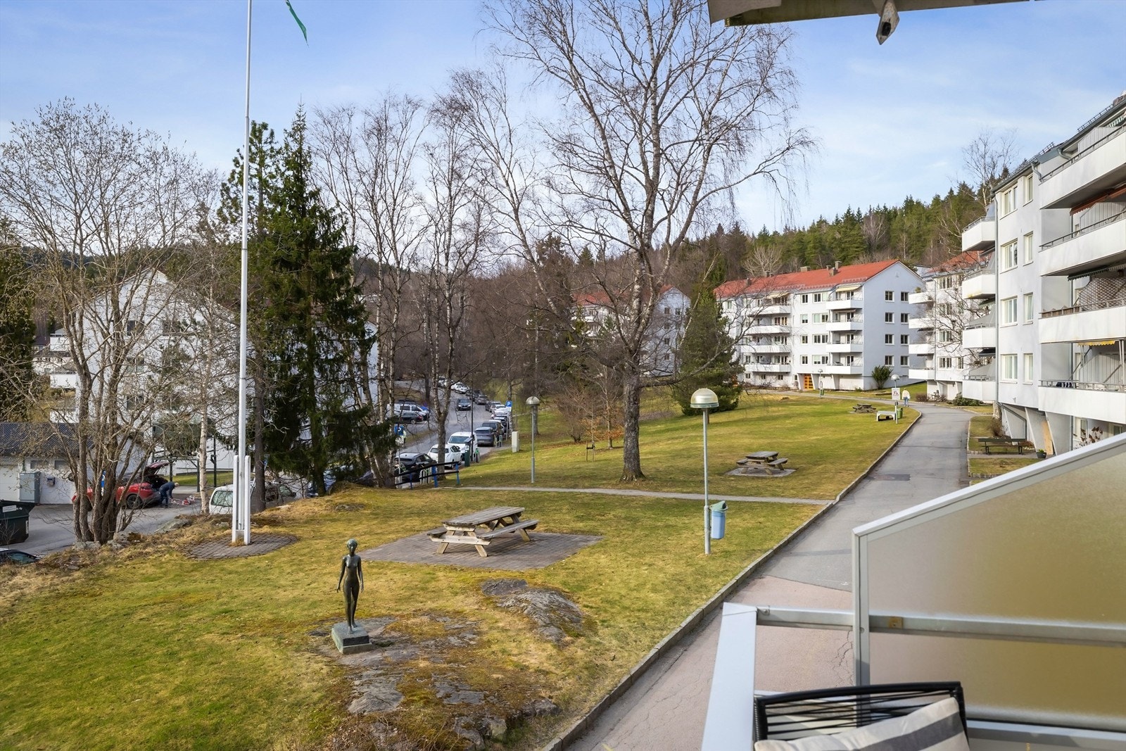 Store grøntarealer utenfor blokken Galleribilde