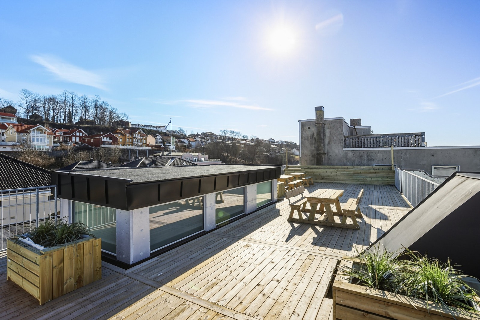 Bygget har et herlig takterrasse med 360 graders utsikt og optimale solforhold. Denne er det kun beboerne som har tilgang til. Galleribilde