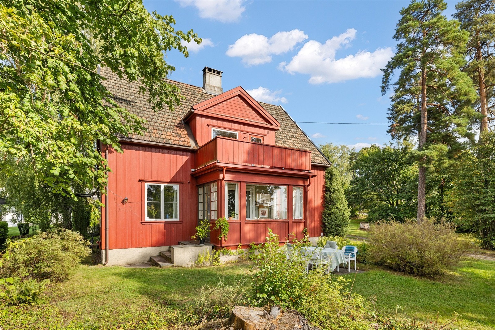Hagen byr på flere usjenerte soner for lek og rekreasjon, med god plass til sittegrupper. Galleribilde