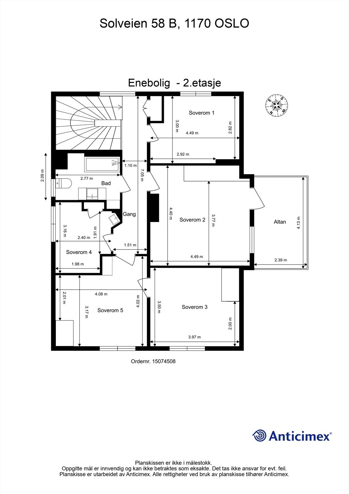 Andre etasje er en privat sone med fem soverom, et bad og utgang til en altan på ca. 10 m². Galleribilde