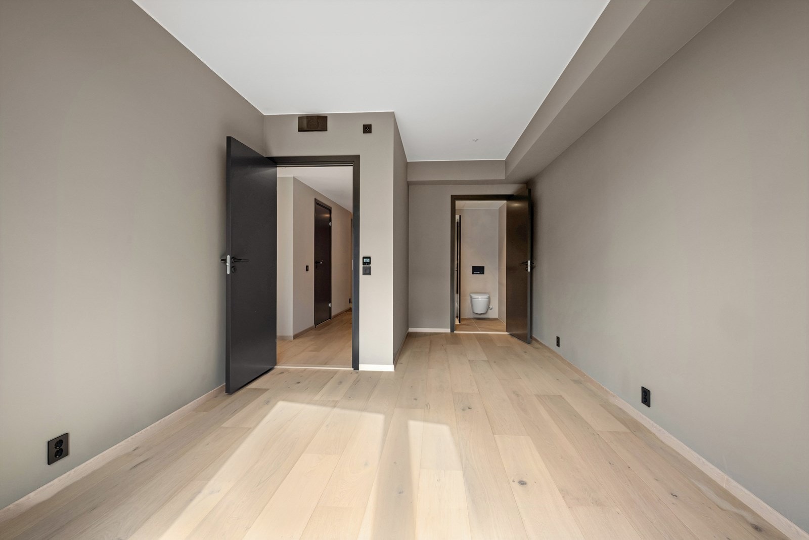 Hovedsoverom med en-suite bad Galleribilde