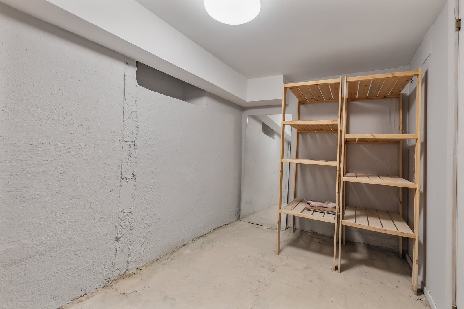 Praktisk bod i kjelleren for ekstra lagringsplass. Galleribilde