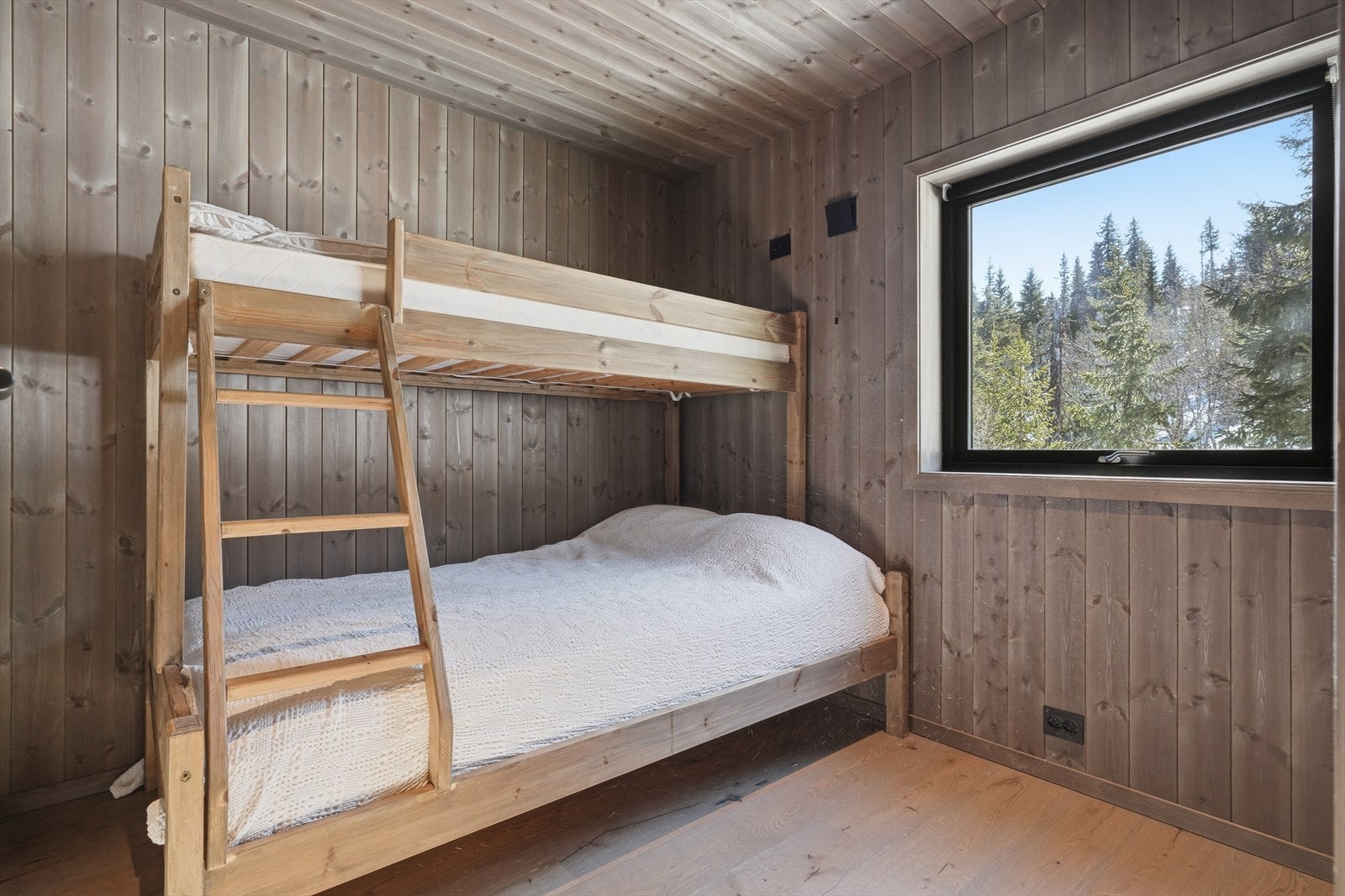 Soverom 2 - Begge rommene har god plass til møblering etter egne ønsker. Galleribilde