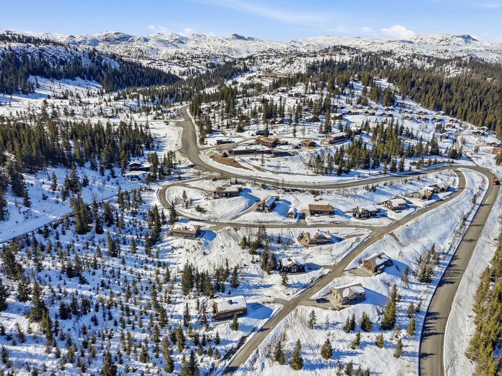 Her får du en nybygd hytte med strøm, vann/avløp og enkel adkomst via helårsvei. Galleribilde