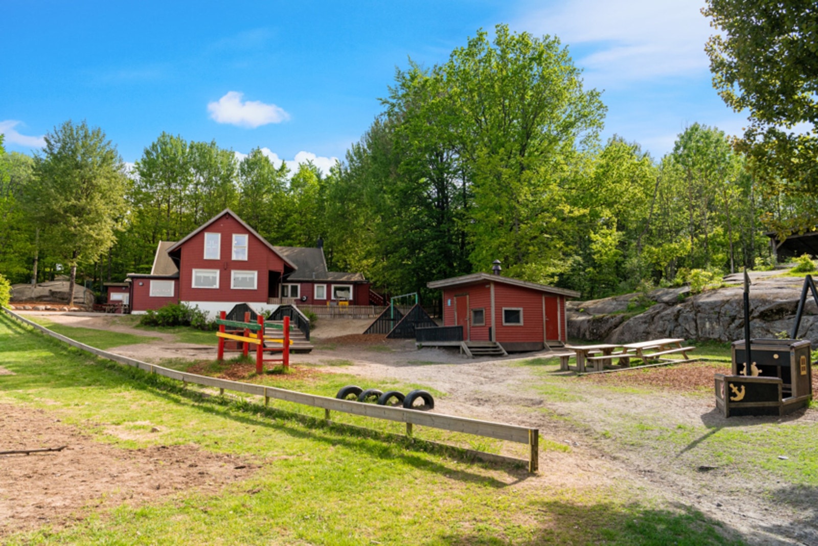 Mokollen barnehage ligger like ved boligen. Trygt for de små! Galleribilde